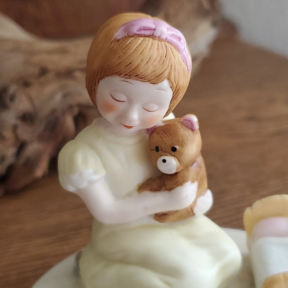 Vintage 1981 "Moments to Remember" Nite-Nite by Wallace Berrie & Co. Inc #3308 - Picture 3 of 7